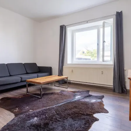 Urige Mit Zwei Betten Und Genialer Kueche Apartment Mugeln