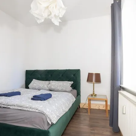 Urige Mit Zwei Betten Und Genialer Kueche Apartment Mugeln